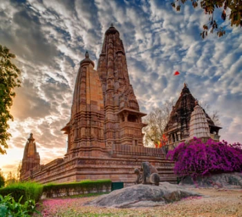 Orchha Khajuraho Tour with Varanasi Tour