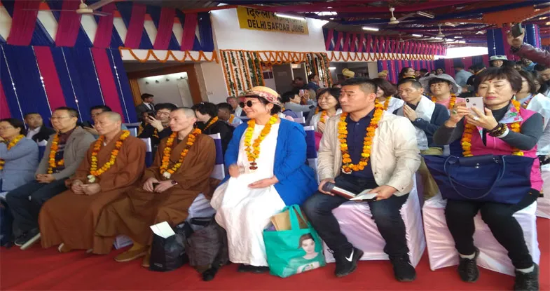 Guests before boarding Luxury Train Image